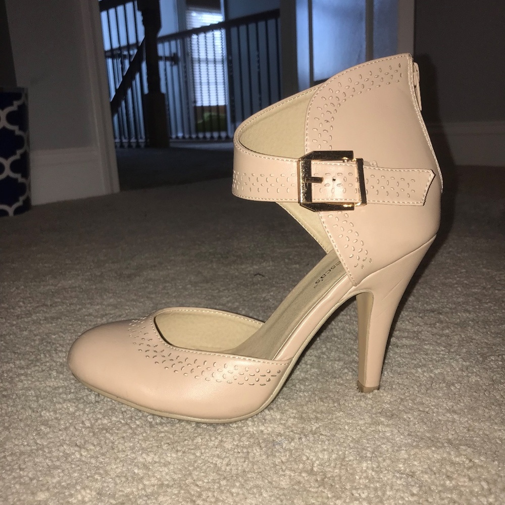 Francesca's Nude Mimosa Pump